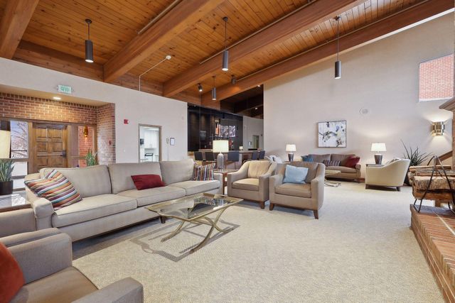 7250 Lewis Ridge Parkway 107, Edina, MN 55439