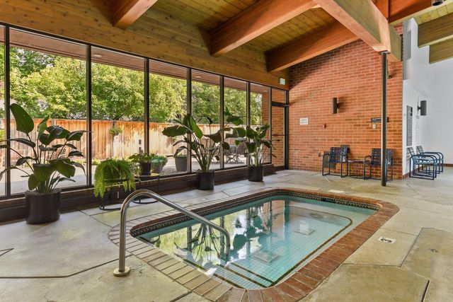 7250 Lewis Ridge Parkway 107, Edina, MN 55439