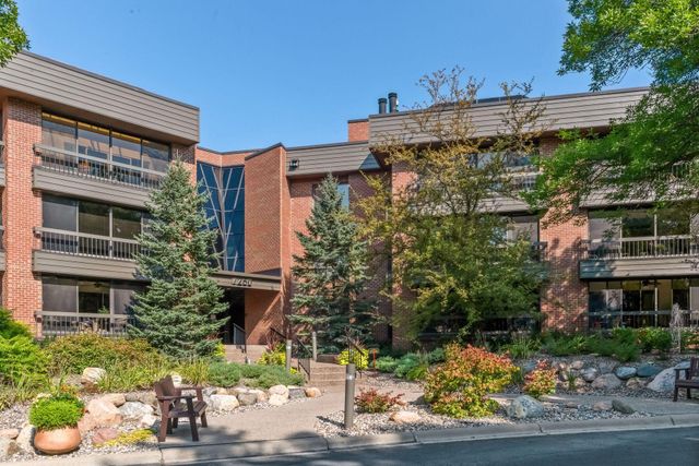 7250 Lewis Ridge Parkway 107, Edina, MN 55439