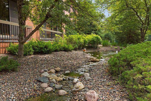 7250 Lewis Ridge Parkway 107, Edina, MN 55439