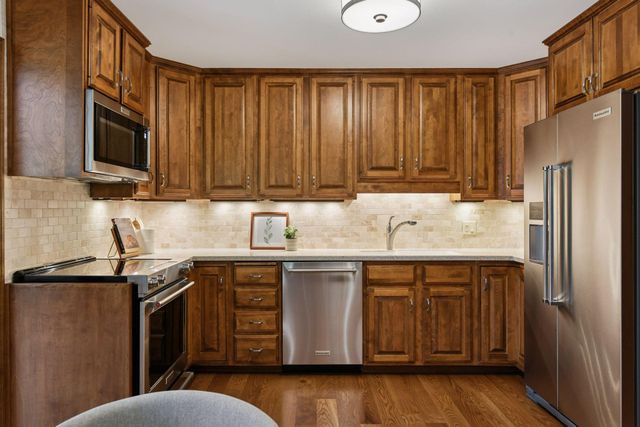 7250 Lewis Ridge Parkway 107, Edina, MN 55439