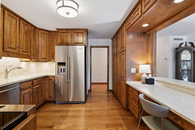 7250 Lewis Ridge Parkway 107, Edina, MN 55439