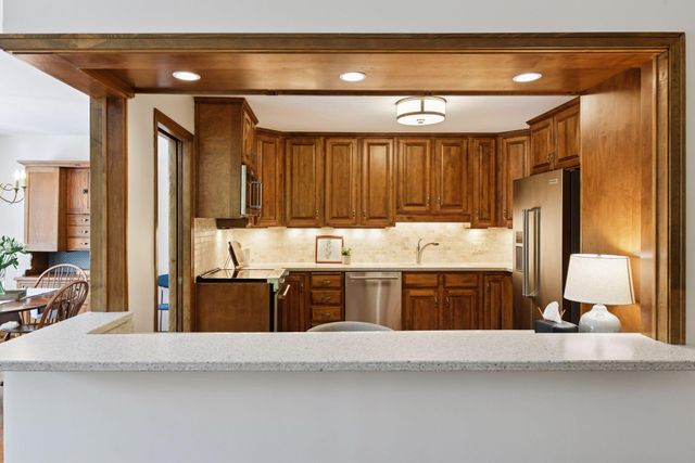 7250 Lewis Ridge Parkway 107, Edina, MN 55439