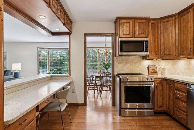 7250 Lewis Ridge Parkway 107, Edina, MN 55439