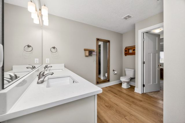 2820 SE Moraine Court, Waukee, IA 50263