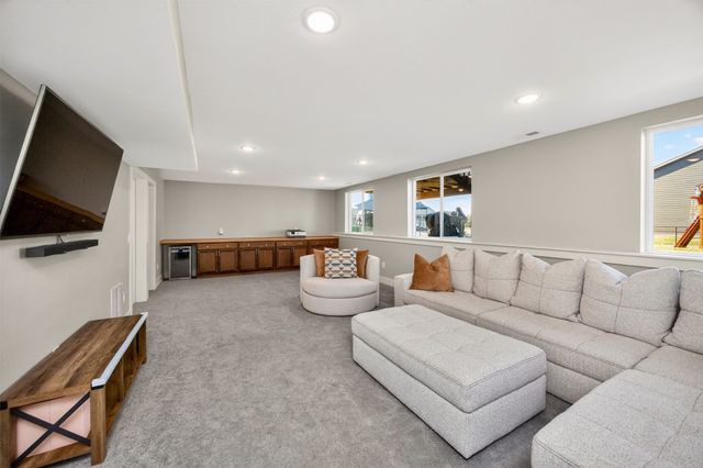 2820 SE Moraine Court, Waukee, IA 50263