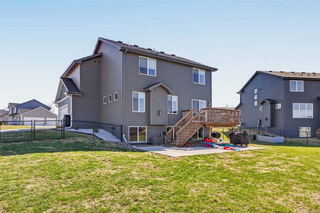 2820 SE Moraine Court, Waukee, IA 50263