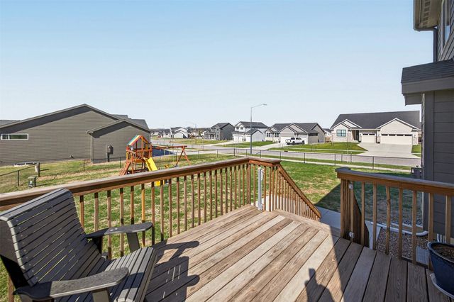 2820 SE Moraine Court, Waukee, IA 50263