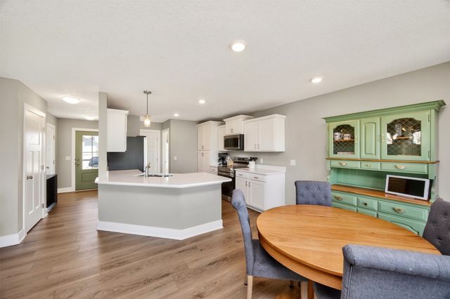 2820 SE Moraine Court, Waukee, IA 50263