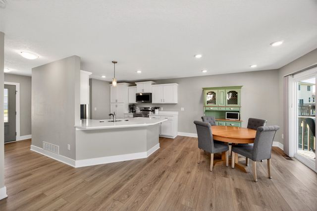 2820 SE Moraine Court, Waukee, IA 50263