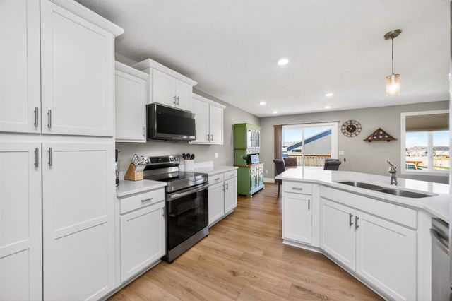 2820 SE Moraine Court, Waukee, IA 50263