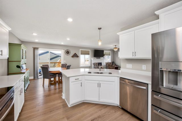 2820 SE Moraine Court, Waukee, IA 50263