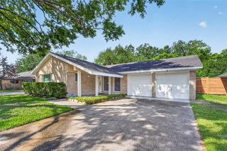 11230 Huggins Drive, Houston, TX 77035