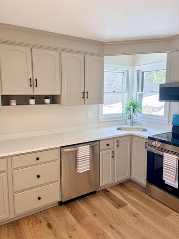 21 Sims Street, Nashua, NH 03063