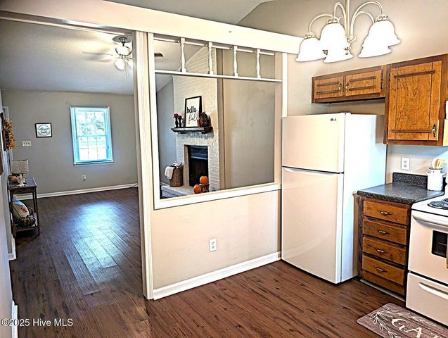 206 Hickory Grove Drive, Jacksonville, NC 28546