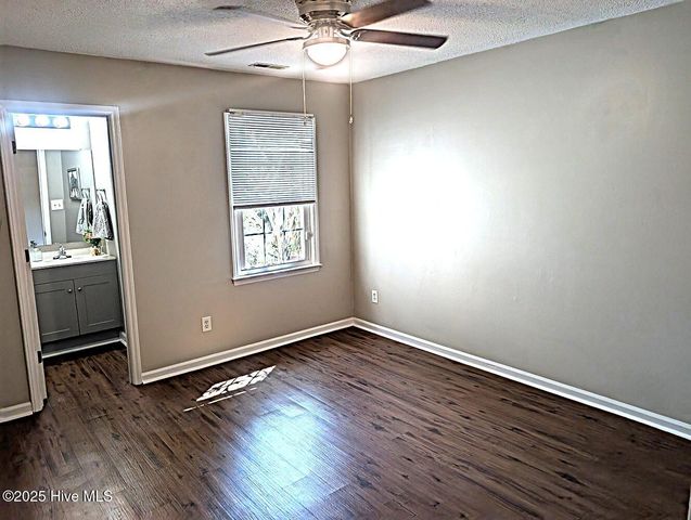 206 Hickory Grove Drive, Jacksonville, NC 28546
