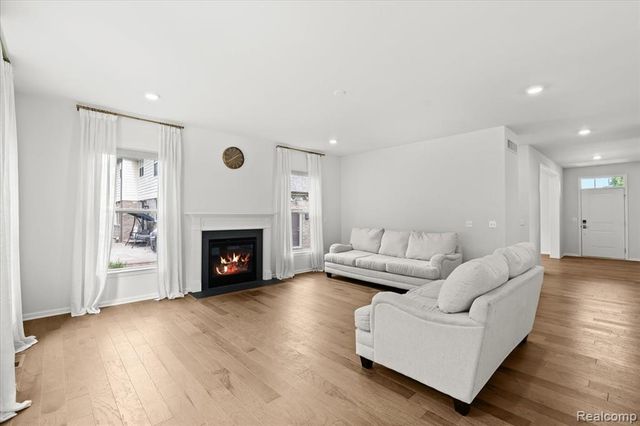 48255 Amber Lane Drive, Shelby Twp, MI 48315