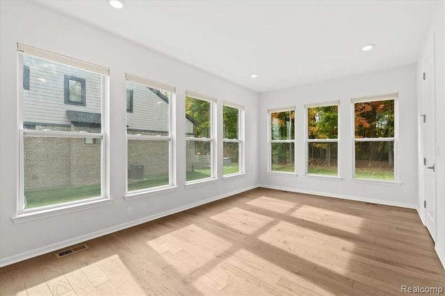 48255 Amber Lane Drive, Shelby Twp, MI 48315