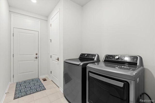 48255 Amber Lane Drive, Shelby Twp, MI 48315