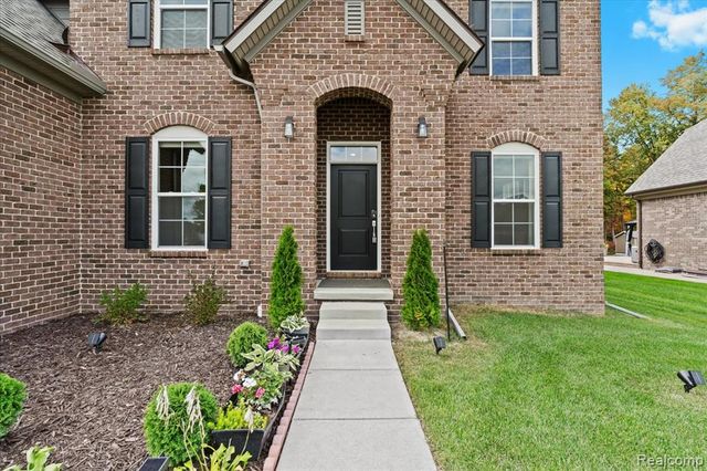 48255 Amber Lane Drive, Shelby Twp, MI 48315