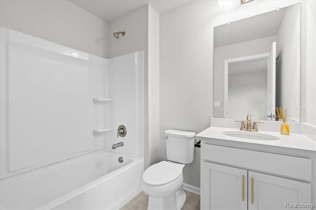 48255 Amber Lane Drive, Shelby Twp, MI 48315