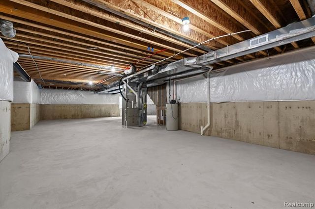 48255 Amber Lane Drive, Shelby Twp, MI 48315