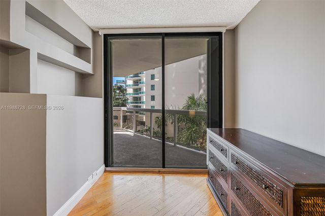 20185 E Country Club Drive 302, Aventura, FL 33180