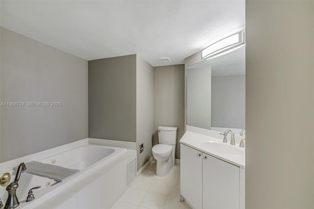 20185 E Country Club Drive 302, Aventura, FL 33180