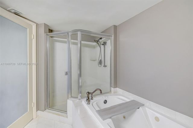 20185 E Country Club Drive 302, Aventura, FL 33180