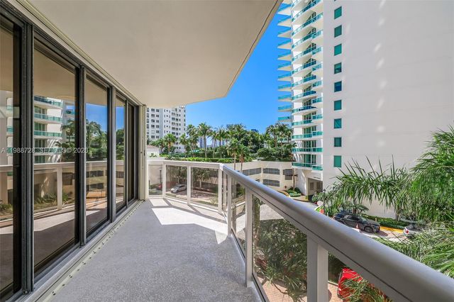 20185 E Country Club Drive 302, Aventura, FL 33180