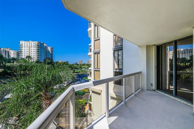 20185 E Country Club Drive 302, Aventura, FL 33180