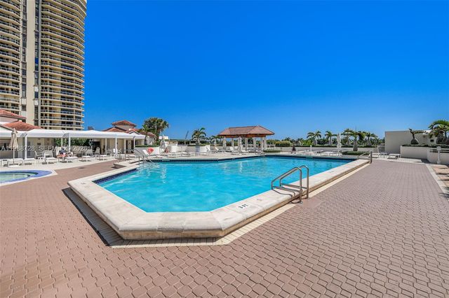 20185 E Country Club Drive 302, Aventura, FL 33180