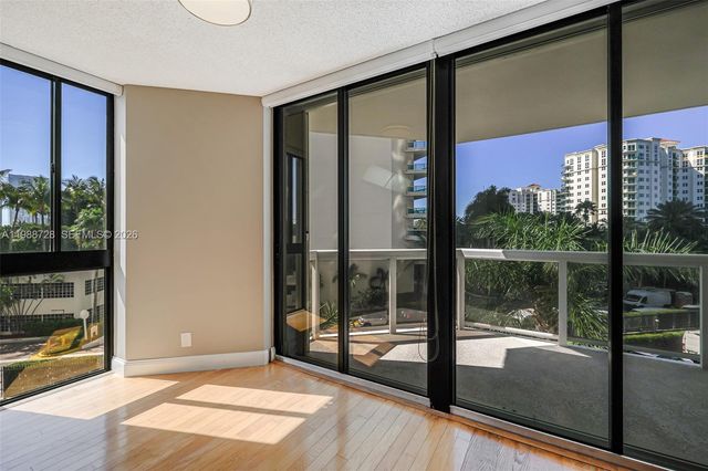 20185 E Country Club Drive 302, Aventura, FL 33180