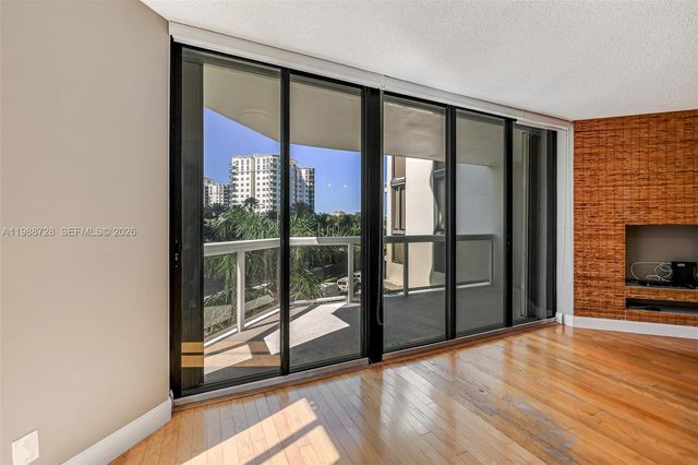 20185 E Country Club Drive 302, Aventura, FL 33180