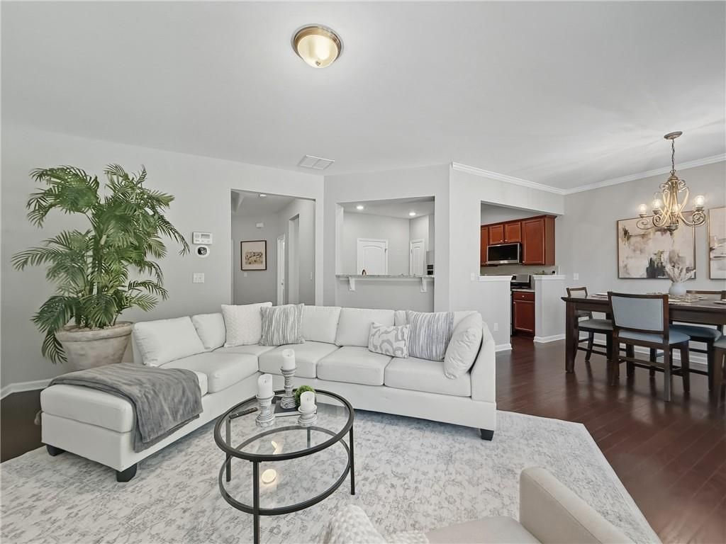 Image 12 of property listing at 1655 Hampton Oaks Drive, Alpharetta, GA 30004