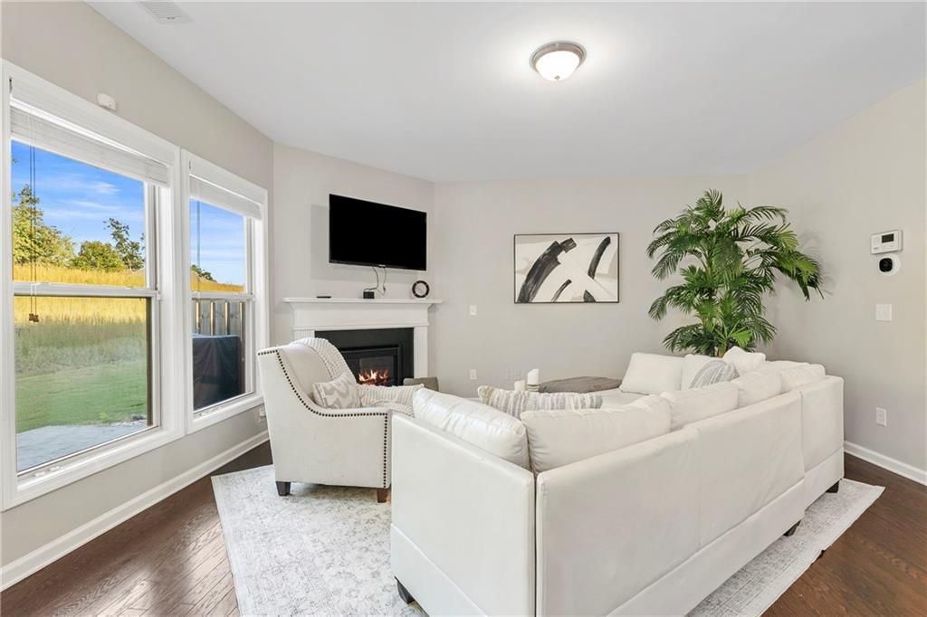 Image 13 of property listing at 1655 Hampton Oaks Drive, Alpharetta, GA 30004