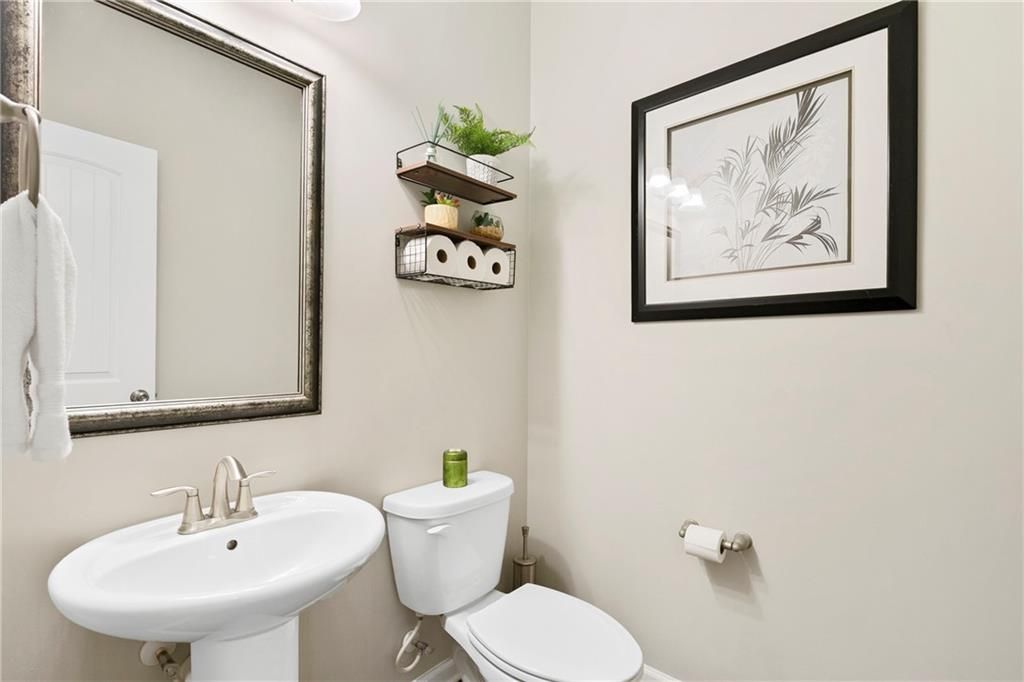 Image 15 of property listing at 1655 Hampton Oaks Drive, Alpharetta, GA 30004