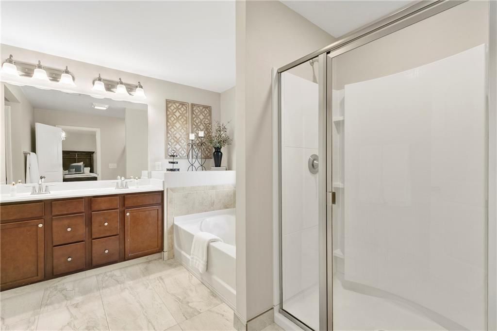 Image 20 of property listing at 1655 Hampton Oaks Drive, Alpharetta, GA 30004