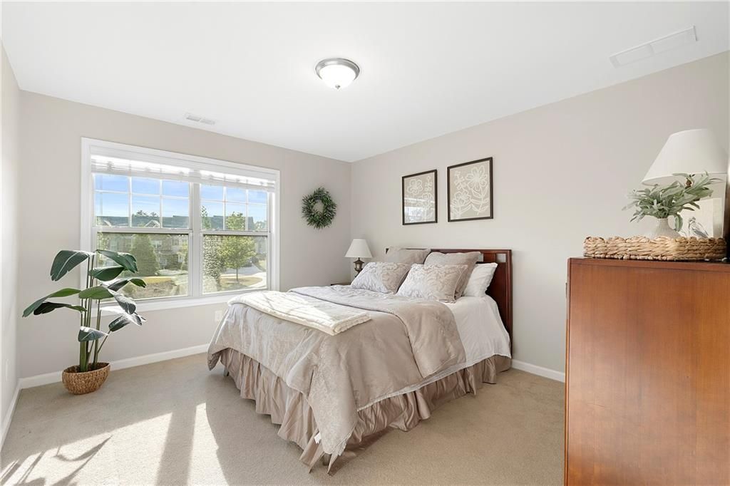 Image 25 of property listing at 1655 Hampton Oaks Drive, Alpharetta, GA 30004