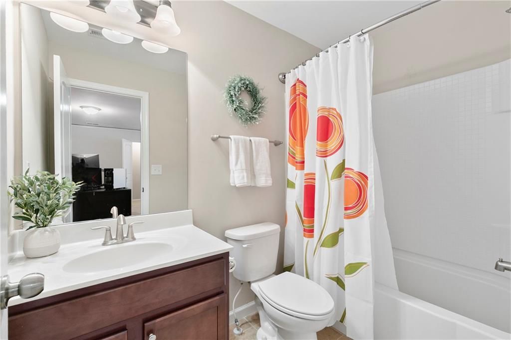 Image 33 of property listing at 1655 Hampton Oaks Drive, Alpharetta, GA 30004