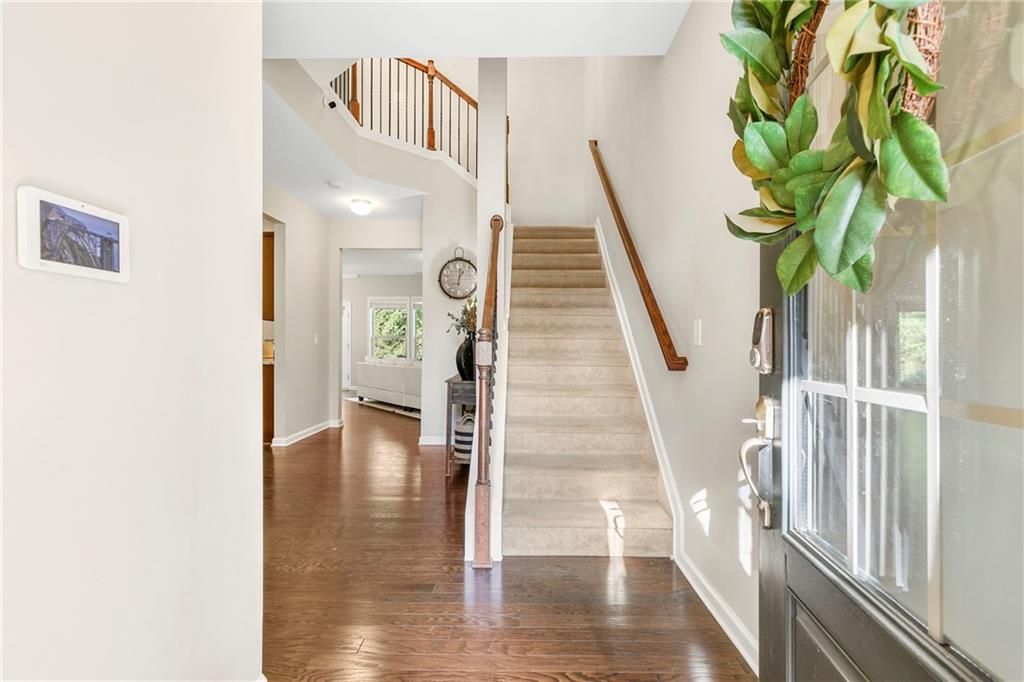 Image 4 of property listing at 1655 Hampton Oaks Drive, Alpharetta, GA 30004