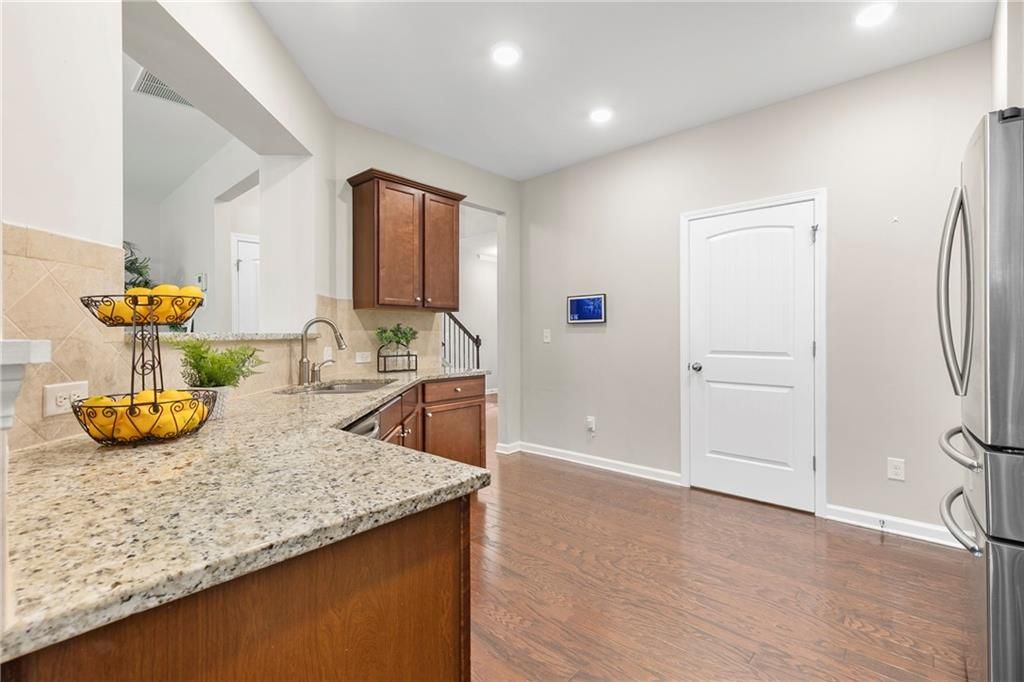 Image 6 of property listing at 1655 Hampton Oaks Drive, Alpharetta, GA 30004