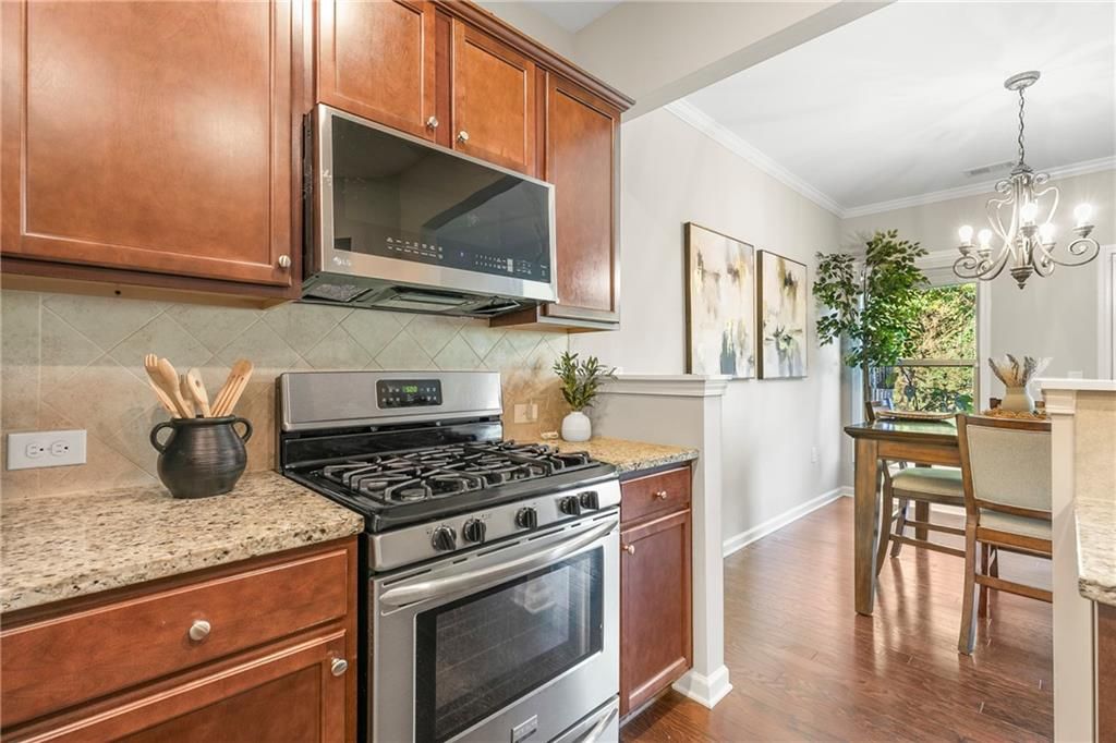 Image 8 of property listing at 1655 Hampton Oaks Drive, Alpharetta, GA 30004