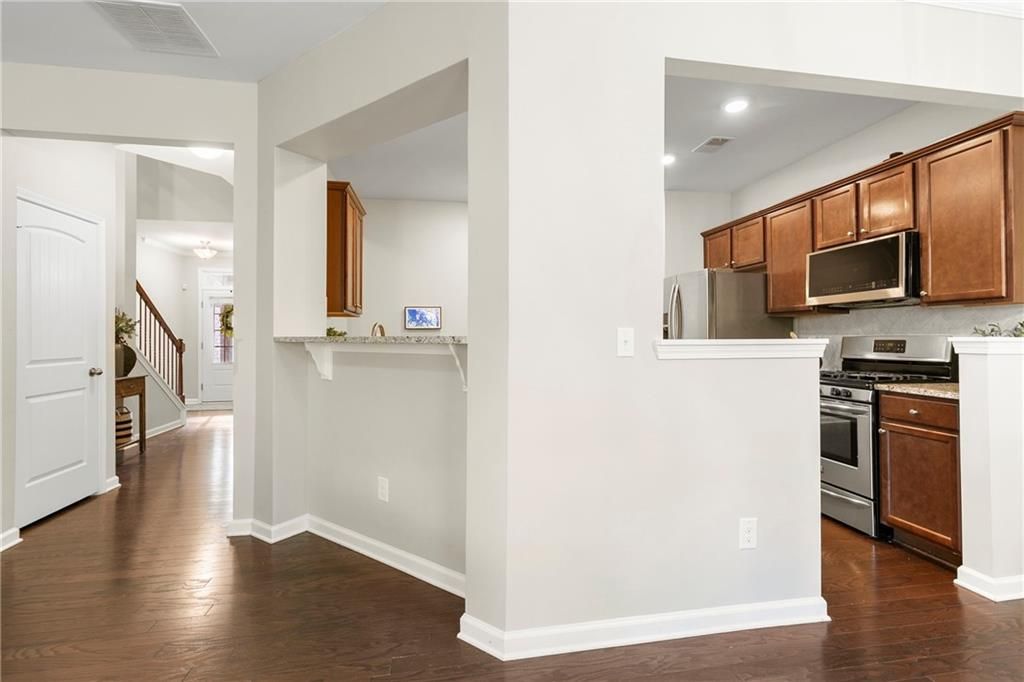 Image 9 of property listing at 1655 Hampton Oaks Drive, Alpharetta, GA 30004