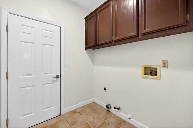 5509 Peridot Dr, Rocklin, CA 95677