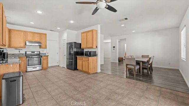 16590 Shoal Creek Lane, Fontana, CA 92336