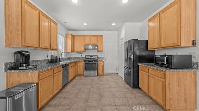 16590 Shoal Creek Lane, Fontana, CA 92336