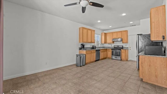 16590 Shoal Creek Lane, Fontana, CA 92336