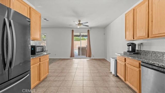 16590 Shoal Creek Lane, Fontana, CA 92336