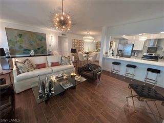 5817 Glencove DR 402, Naples, FL 34108